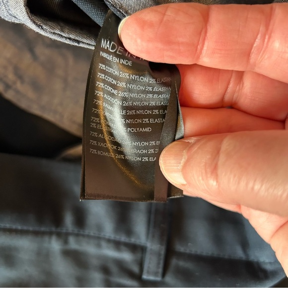 Club Monaco Baxter Fit Men’s Navy Shorts. Size 34. - Picture 8 of 12